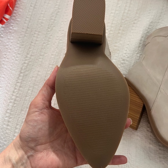 Boots - Picture 4 of 4